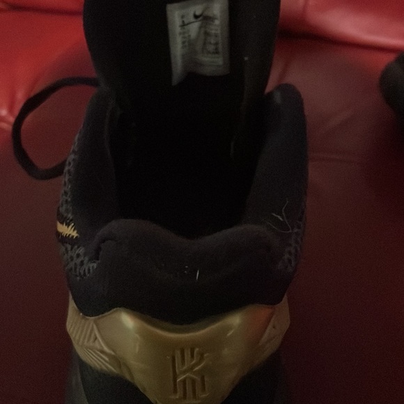 Tyrese Haliburton basketball shoes. - Picture 3 of 4